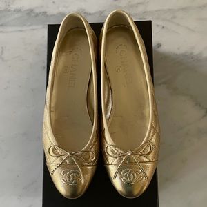 38. AUTH Chanel "CC" Logo Ballet Flat Lambskin Quilted Cap Toe Shoes